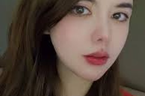 网红红毯无滤镜惊天反转：皮皮朱脸肿孙恩盛瘦成杆 全网热议撞脸原形毕露